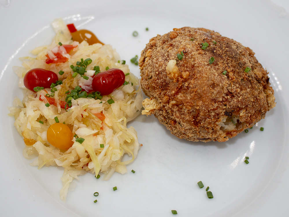 Kaspressknödel mit Sauerkraut